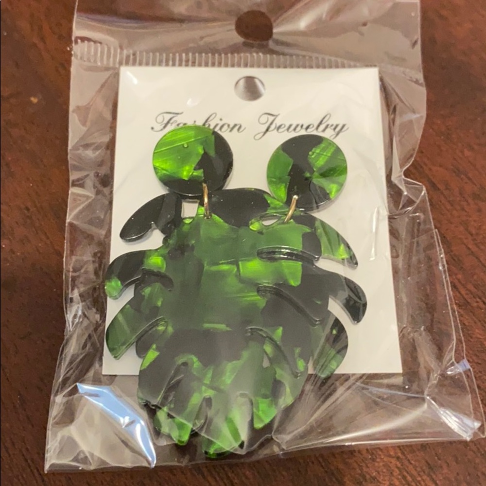 Leaf earrings